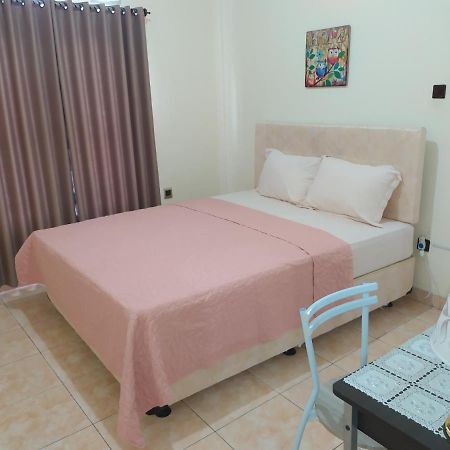 Ndalem Gorongan Guesthouse Maguwo エクステリア 写真
