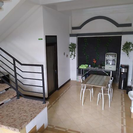 Ndalem Gorongan Guesthouse Maguwo エクステリア 写真