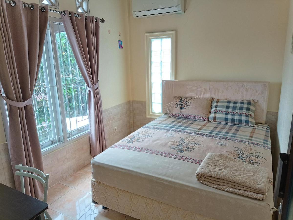 Ndalem Gorongan Guesthouse Maguwo エクステリア 写真